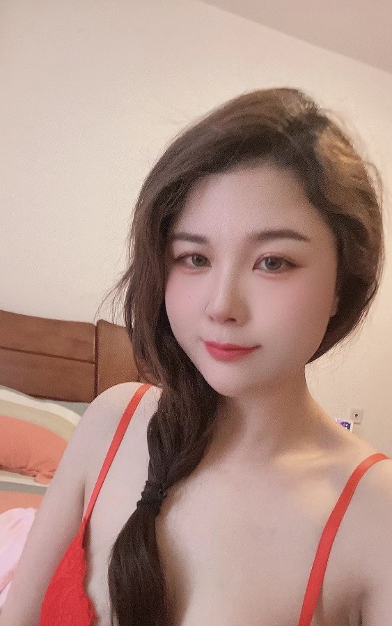 天心童颜巨乳芊芊老师