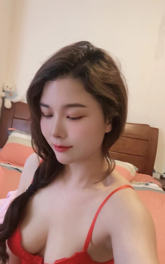 天心童颜巨乳芊芊老师