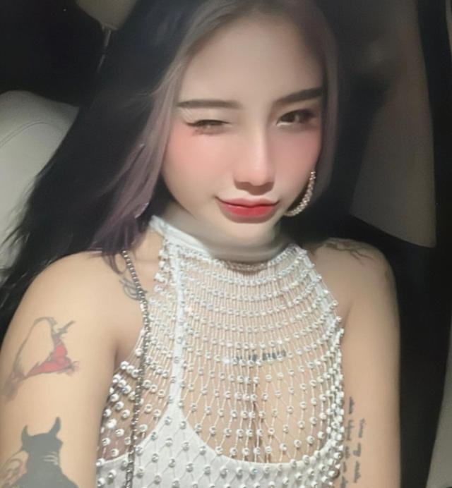 大胸纹身小妹