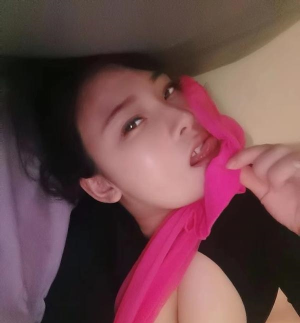 一字马巨乳老师
