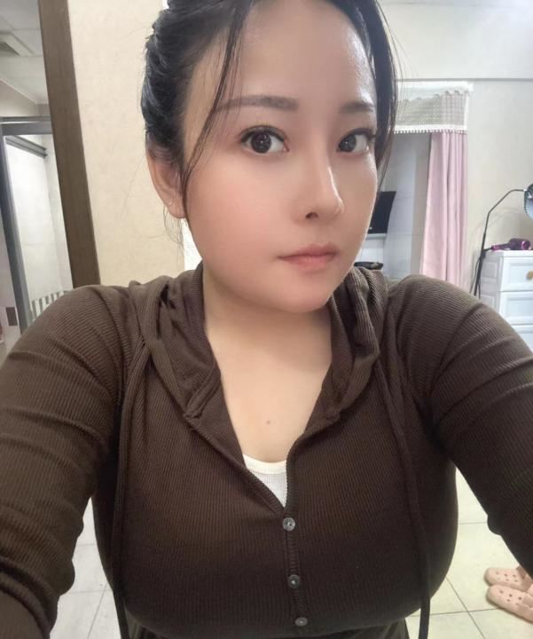 一字马巨乳老师