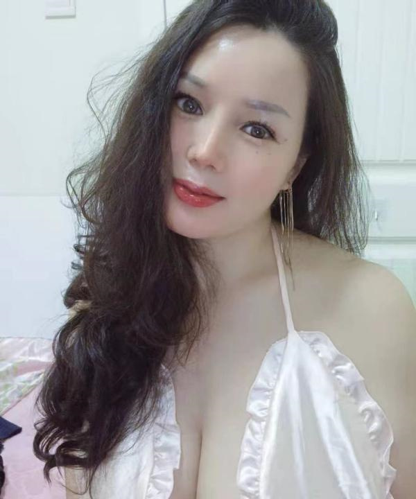 福田爆乳眼镜少妇