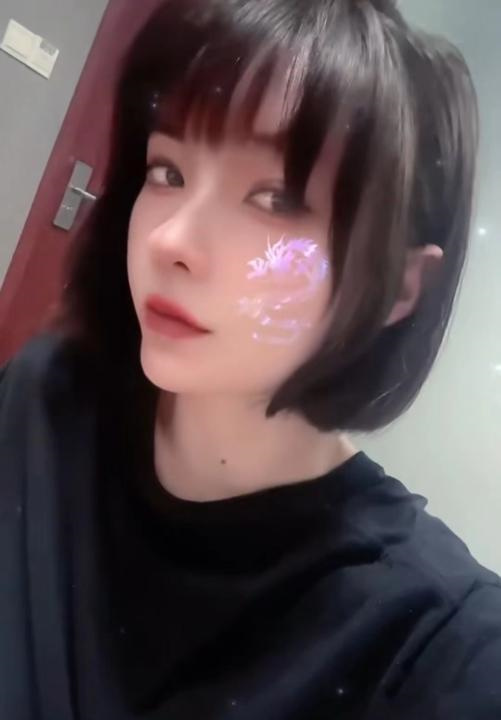 苗条气质妹