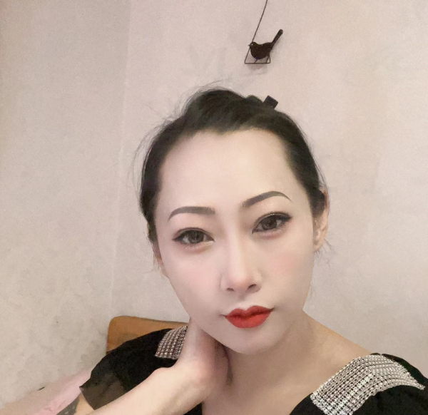 新区小姐姐