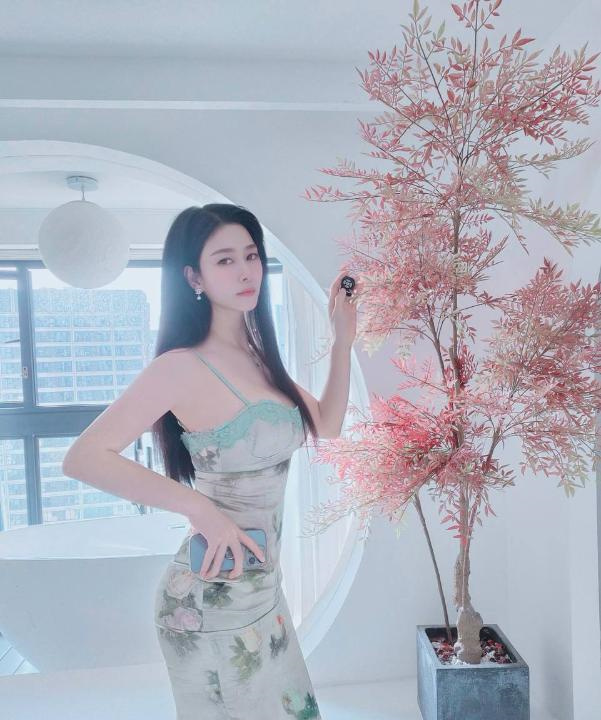身材高挑气质老师