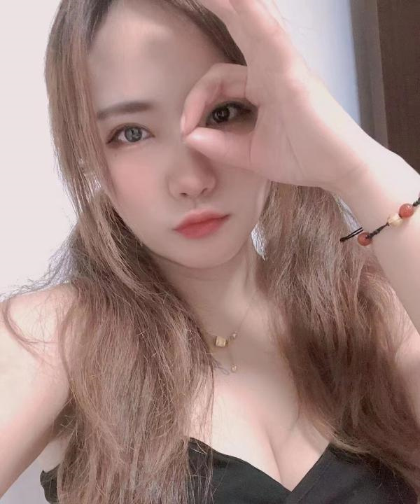 纯天然E杯大胸妹