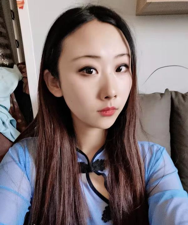 阳光云朵妹妹