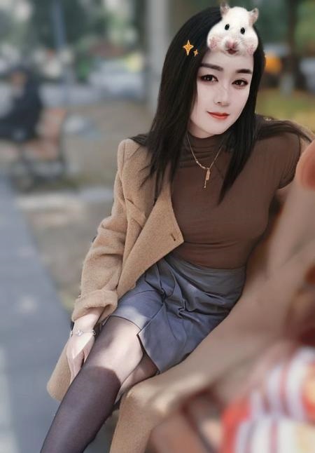 建邺刚到翘臀美女
