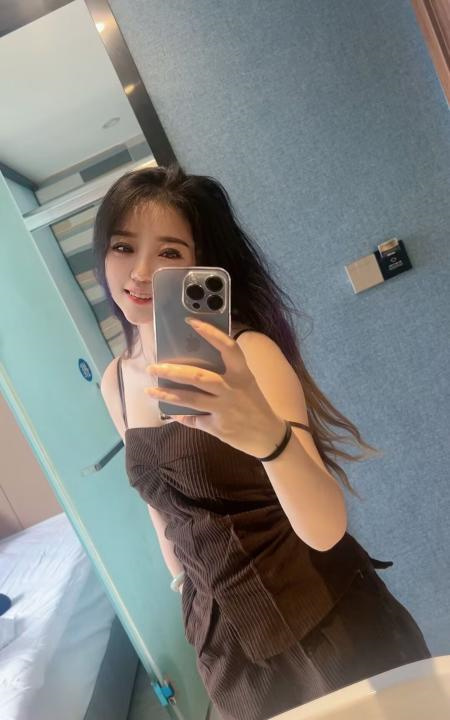 身材不错的小姑凉