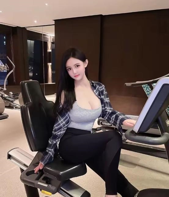 苗族风情小妖精