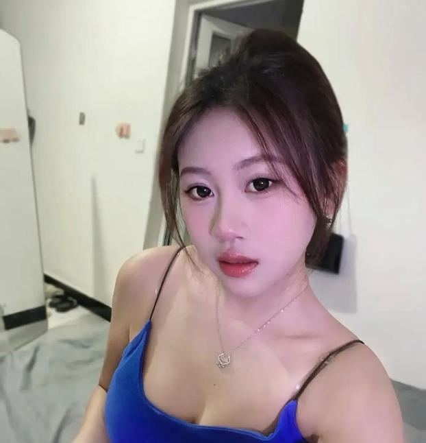 肤白服务棒的小姐姐