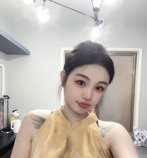南山长腿女友倪妮