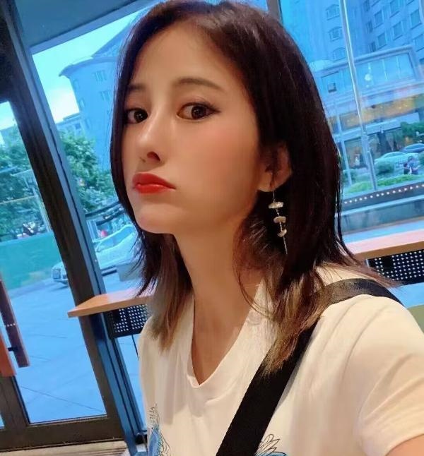 性感允儿小姐姐