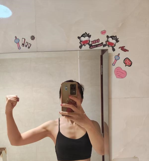 小红门马甲线小妞
