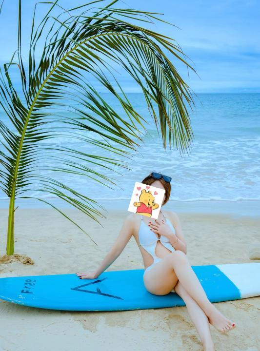 短发丝袜美女