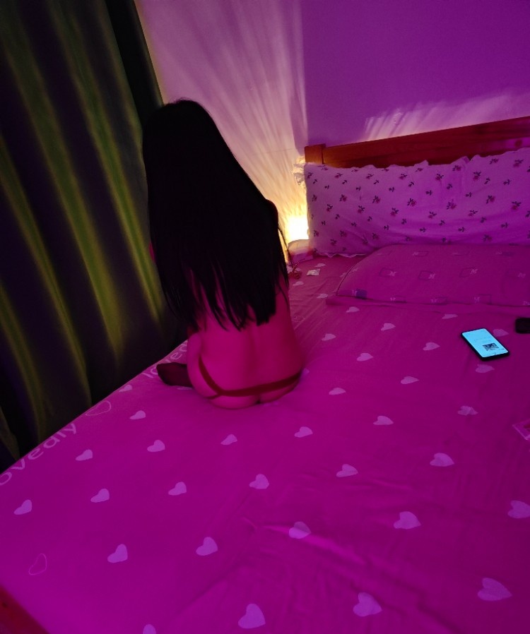 娇小少妇
