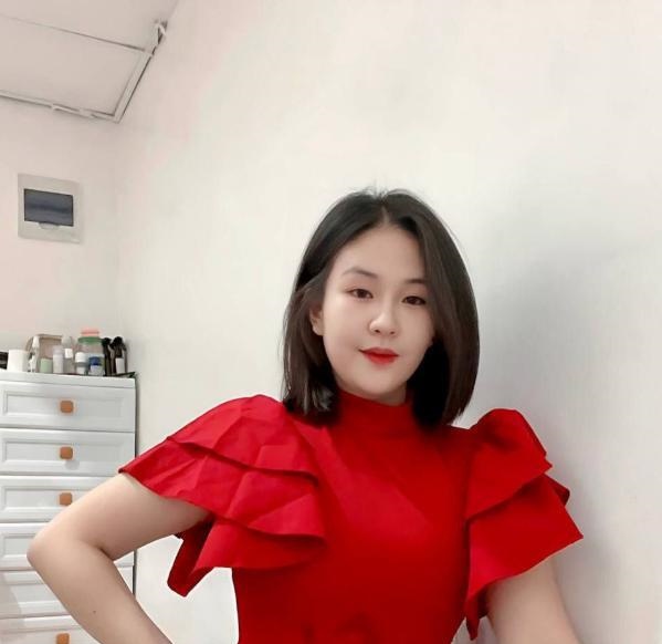 梅陇服务系笑笑