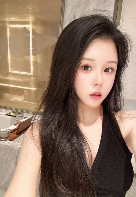 制服诱惑风骚馨儿