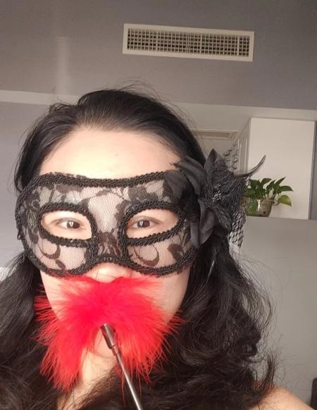 红羽毛调教女王