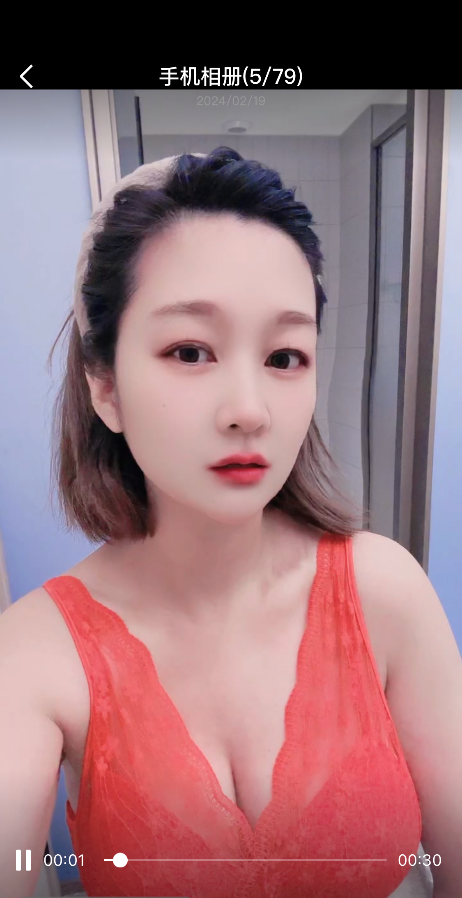 大胸小姐姐