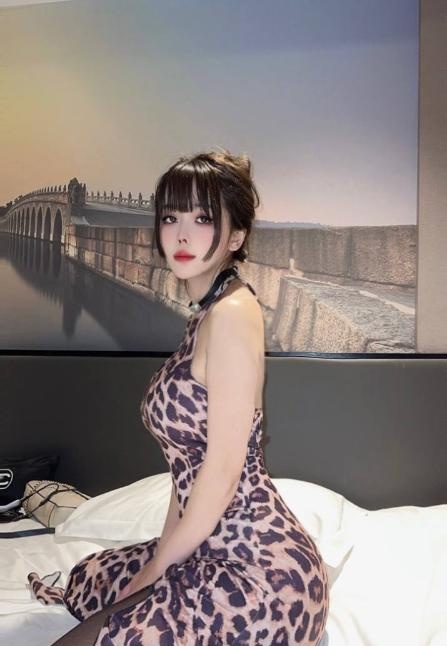 风骚翘臀颜值馨菲