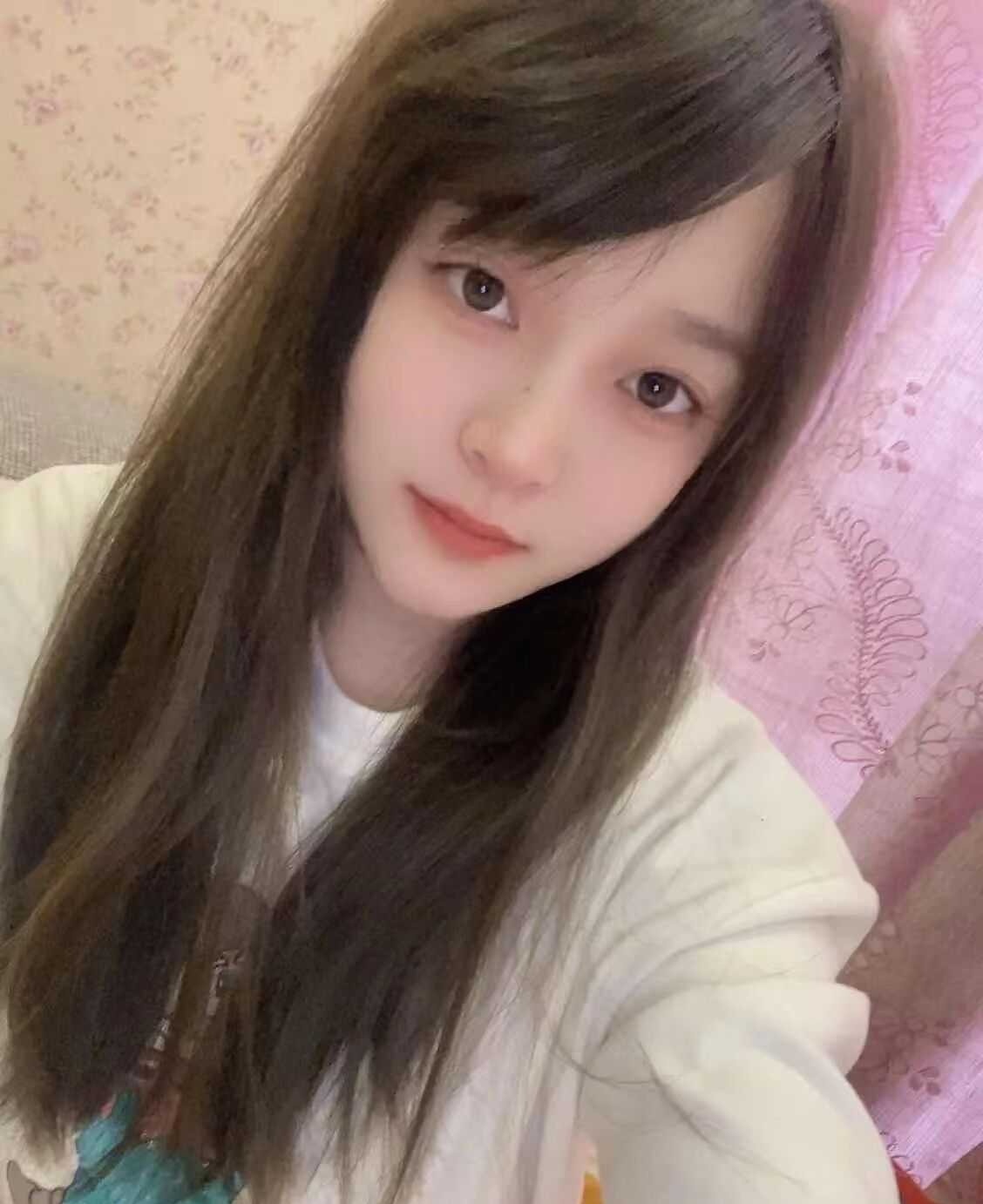 靓妹刚下水，附现场照