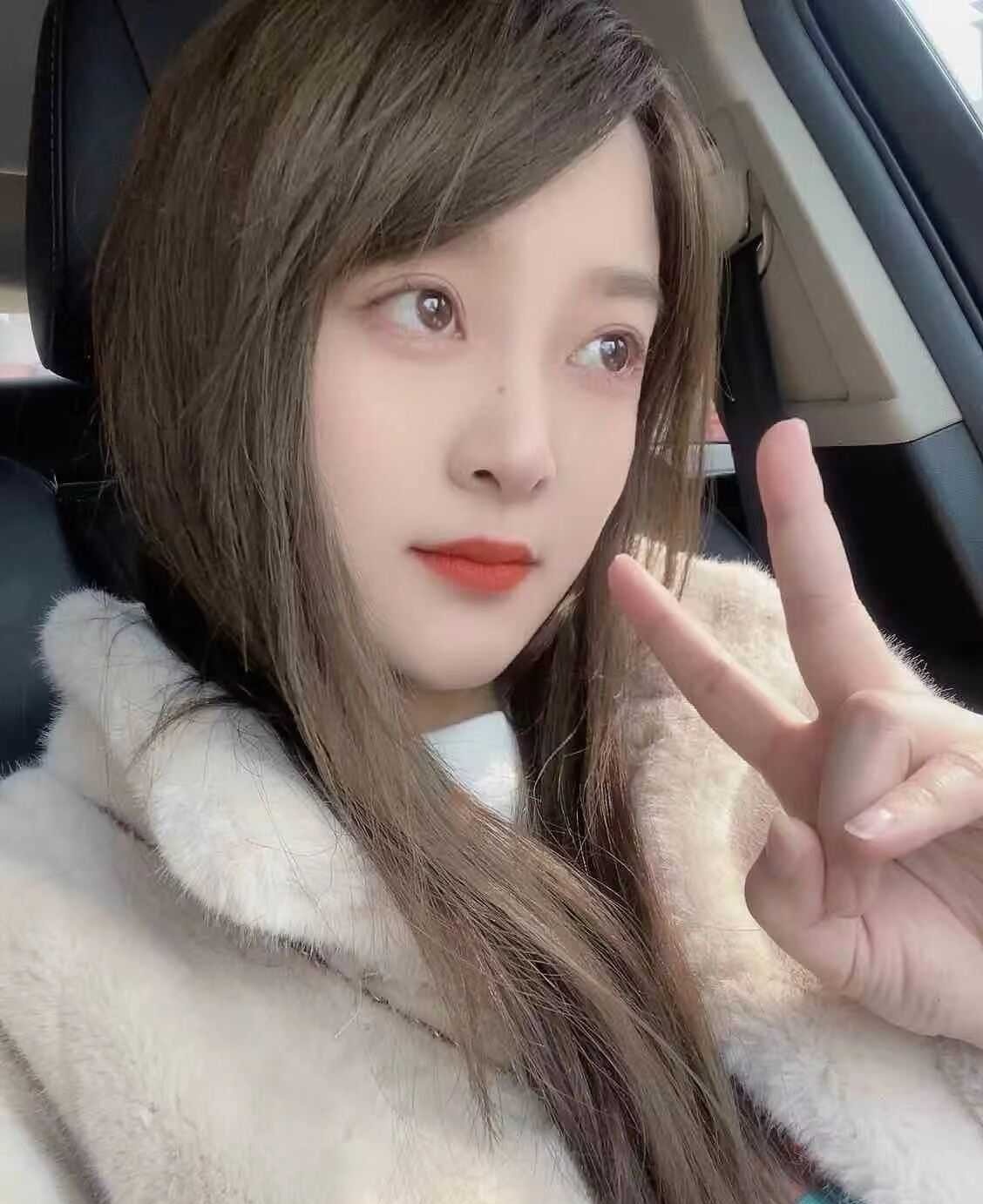 靓妹刚下水，附现场照