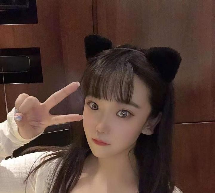 性感年轻西西