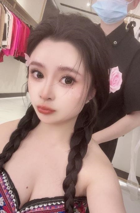 娃娃脸小骚货