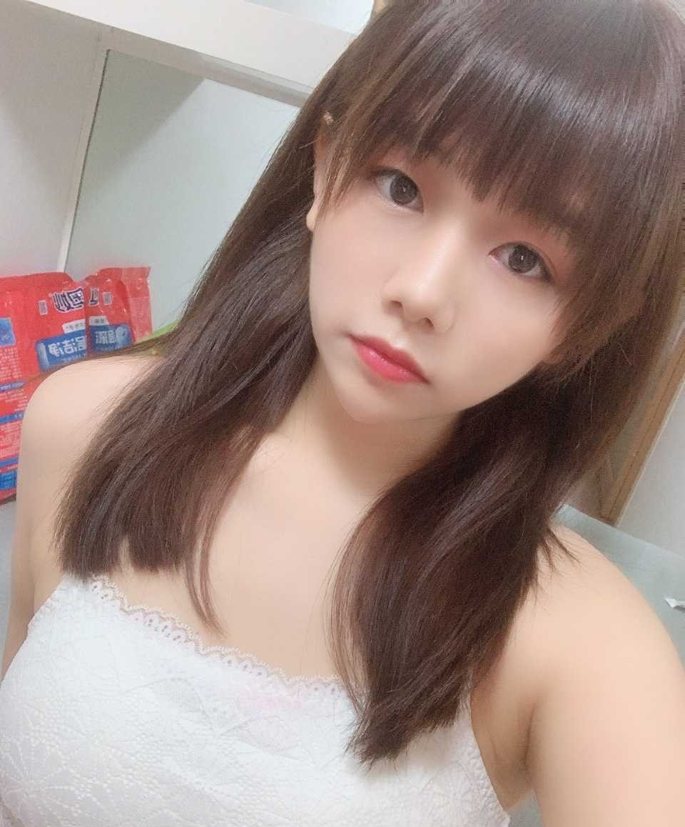 纯欲范00后小女生