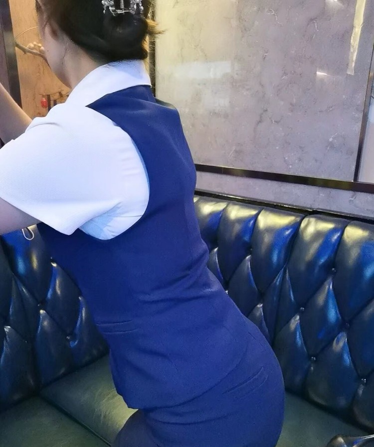服务型高雅小姐姐