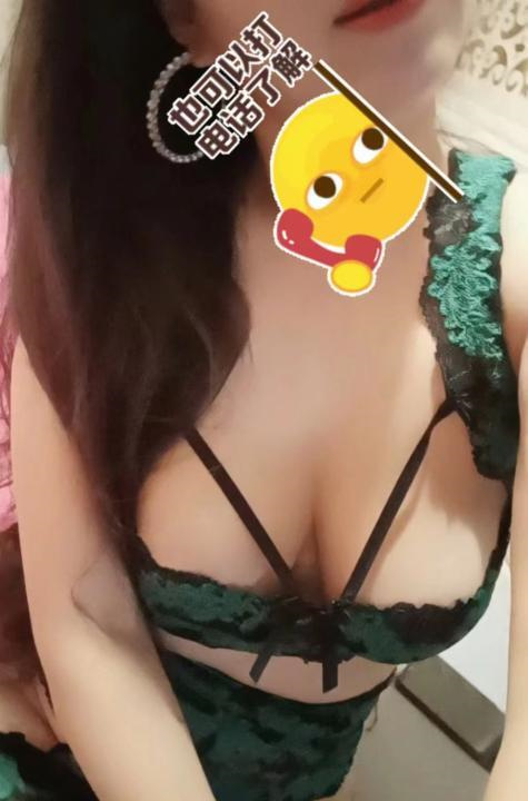 丝足风骚小媳妇