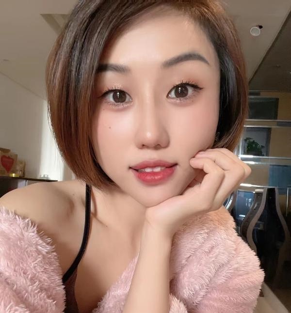 苗条服务好的小姐姐
