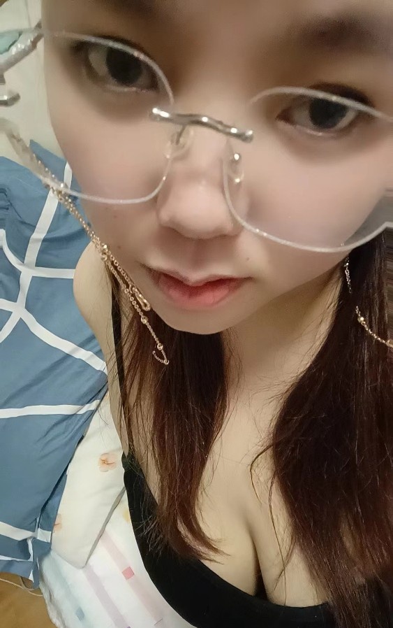 西青大胸妹
