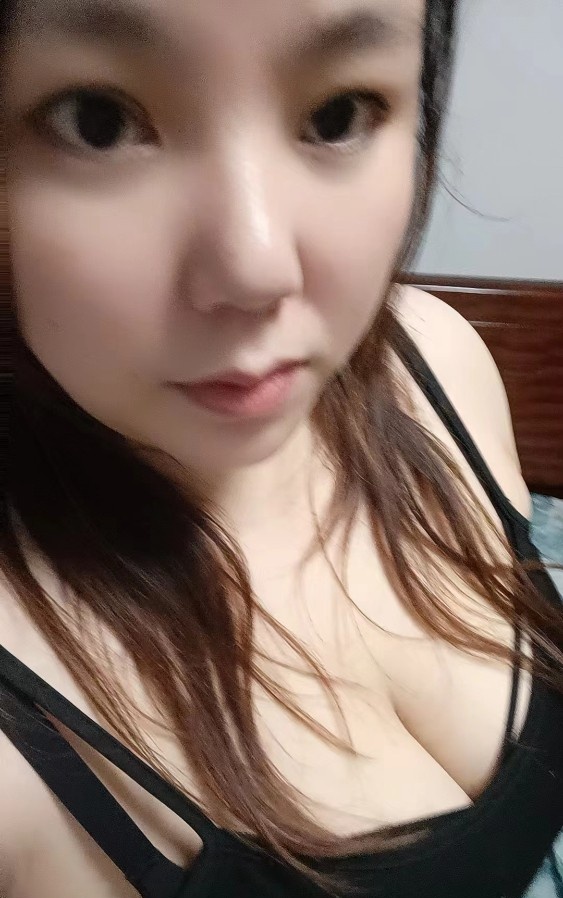 西青大胸妹