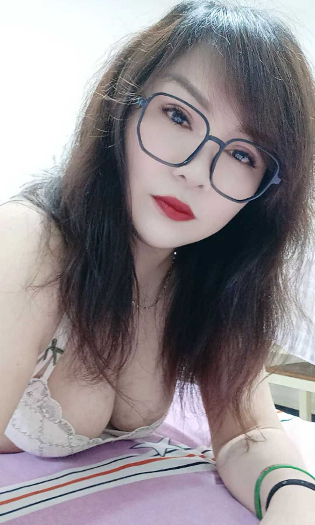 丰满迷人的川妹子