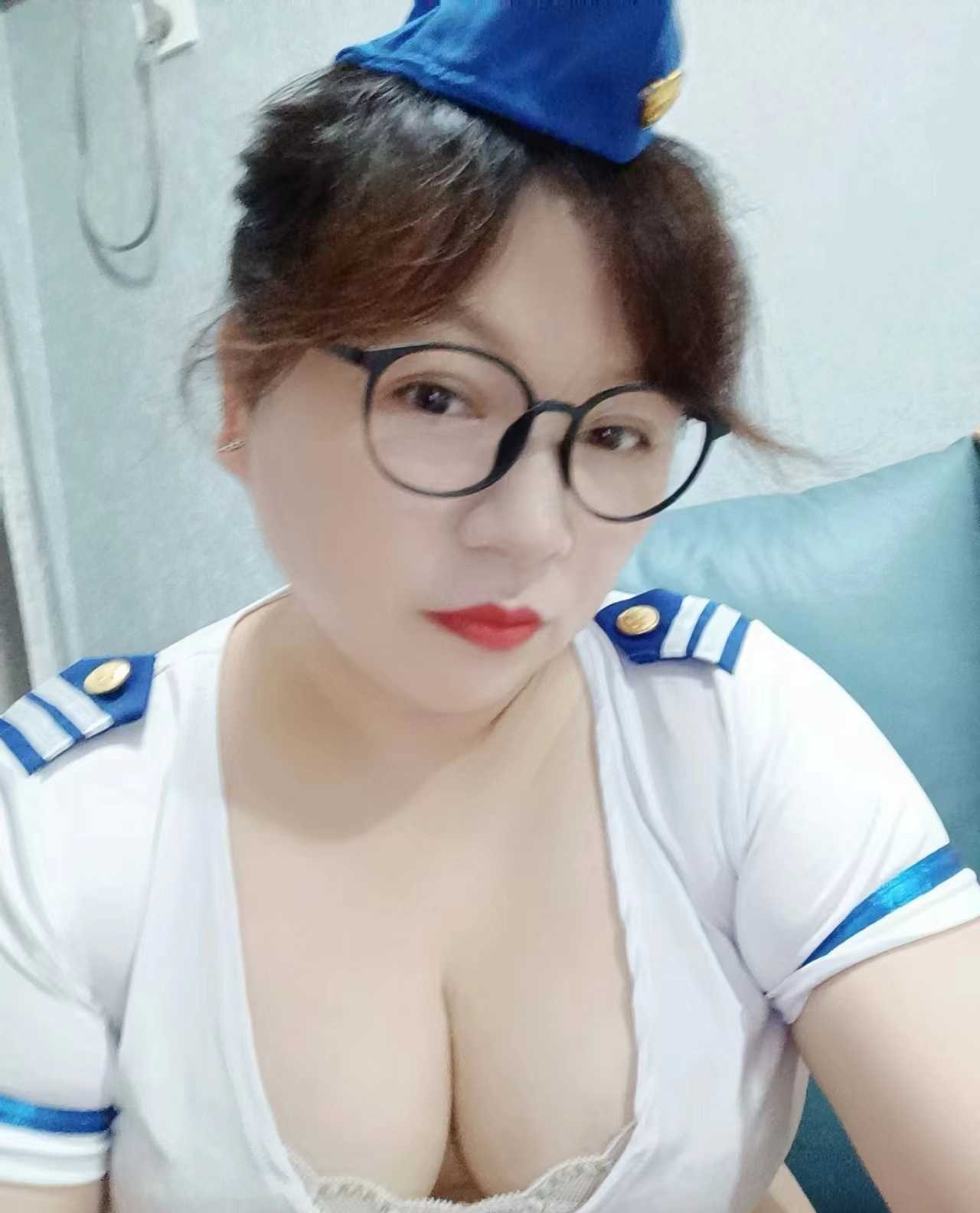 丰满迷人的川妹子