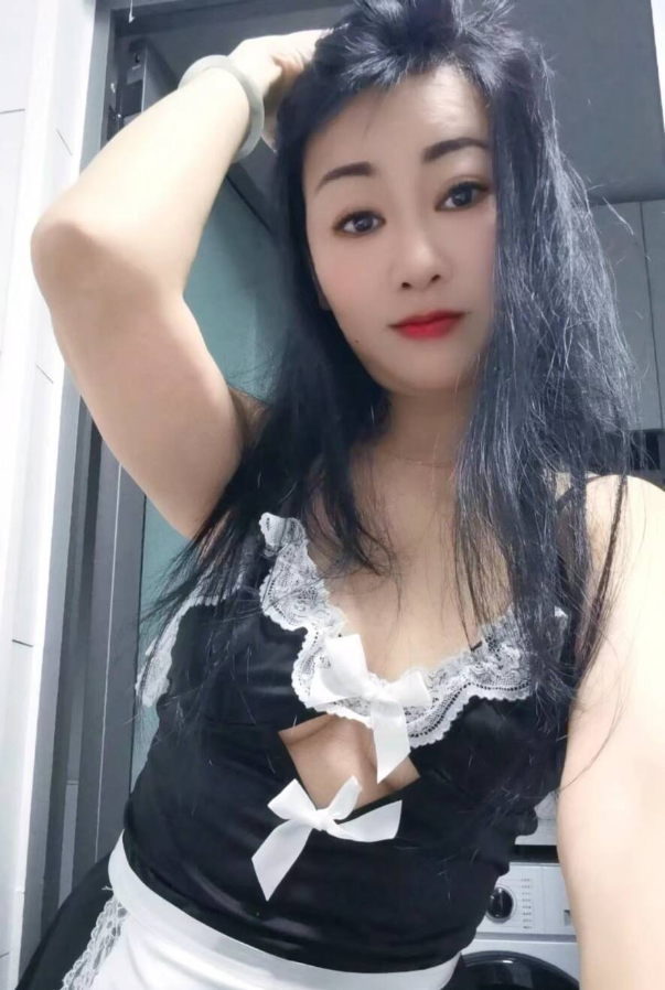 双龙大道身材匀称少妇