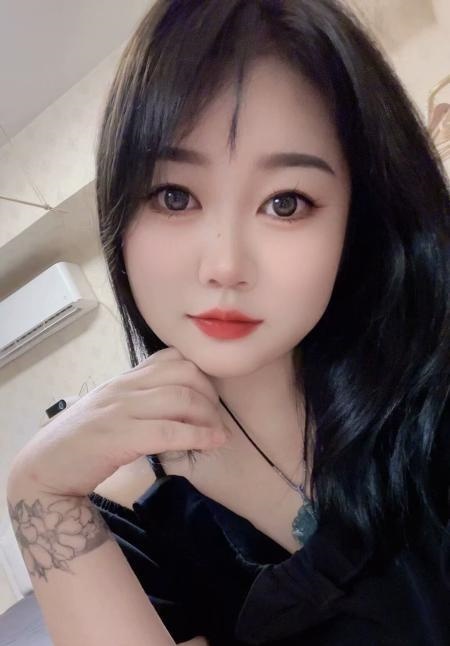 很可爱的微胖姑娘