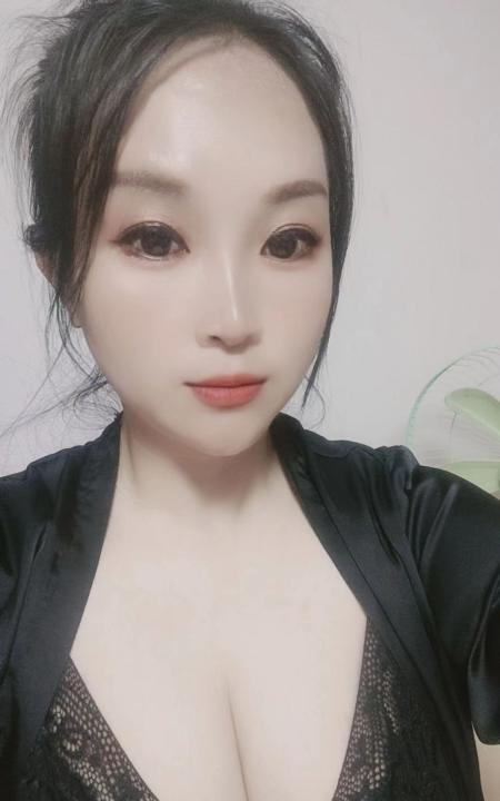 微胖大奶表妹