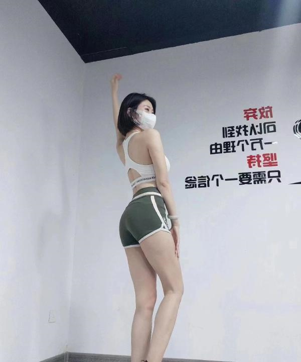 白云身材好的漂亮姐姐