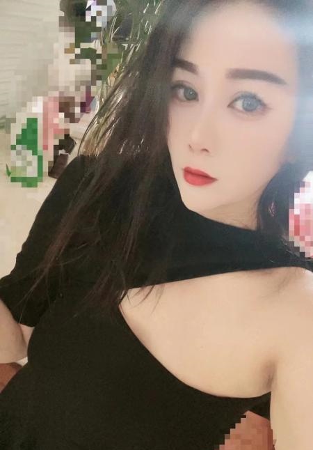 大奶小蜜蜂