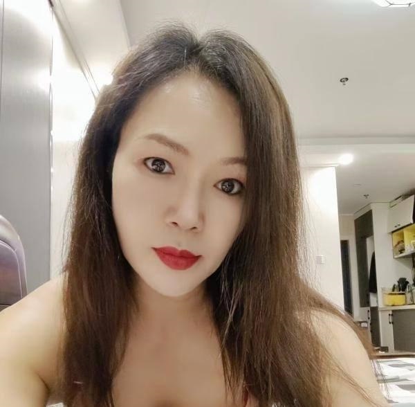 鼓楼上元里莉姐