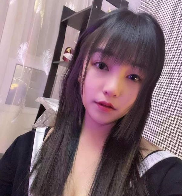 年轻性感小余
