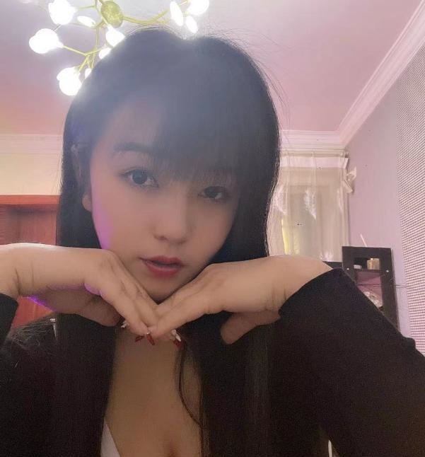 年轻性感小余