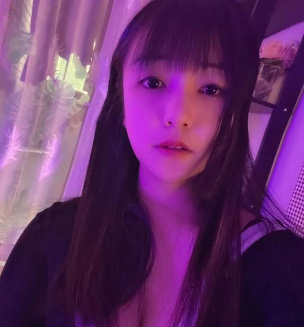 年轻性感小余