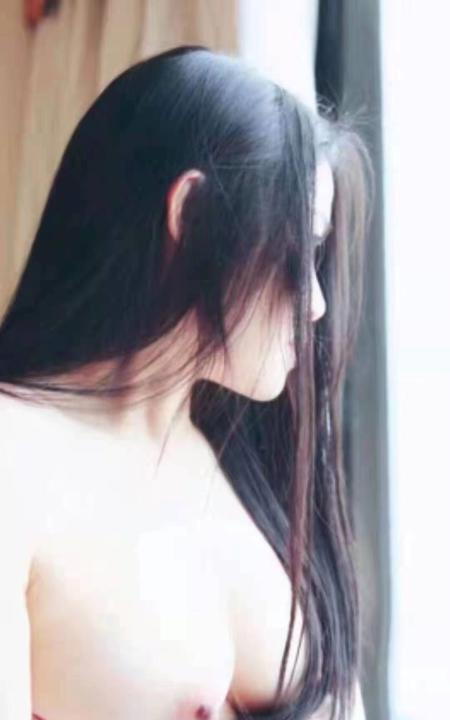 龙华曼妮个人
