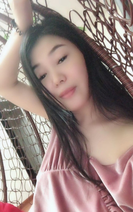 D奶服务系妹子