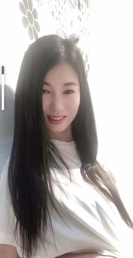 D奶服务系妹子