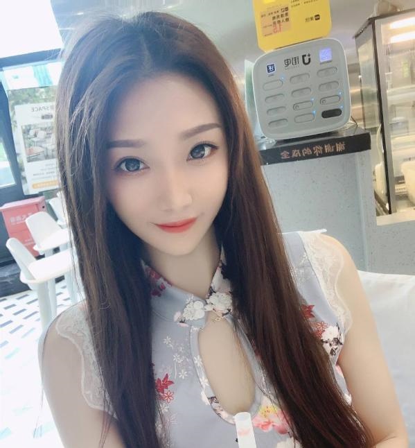 岛内莲坂颜值长腿妹